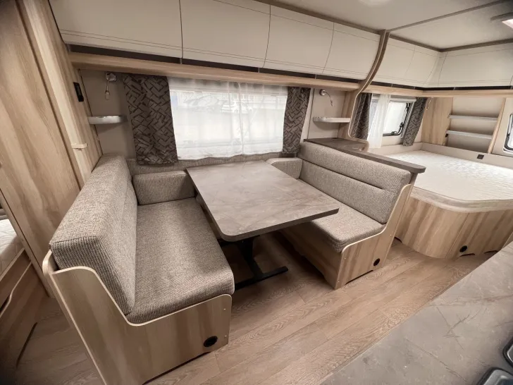 Fahrzeugbild Hobby De Luxe 560 KMFe - SIE SPAREN 9.533,-Euro #6