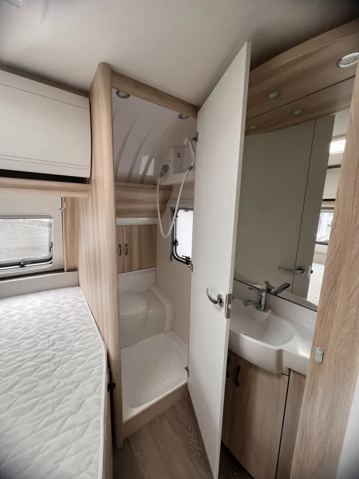 Fahrzeugbild Hobby De Luxe 560 KMFe - SIE SPAREN 9.533,-Euro #8