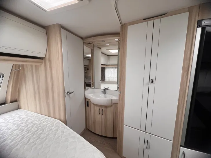 Fahrzeugbild Hobby De Luxe 560 KMFe - SIE SPAREN 9.533,-Euro #9