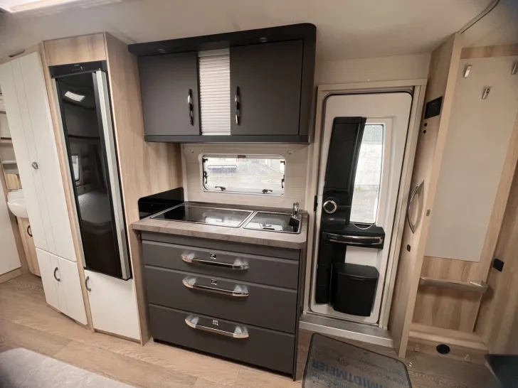 Fahrzeugbild Hobby De Luxe 560 KMFe - SIE SPAREN 9.533,-Euro #11