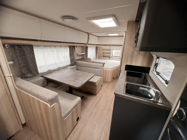 Fahrzeugbild Hobby De Luxe 560 KMFe - SIE SPAREN 9.533,-Euro #12