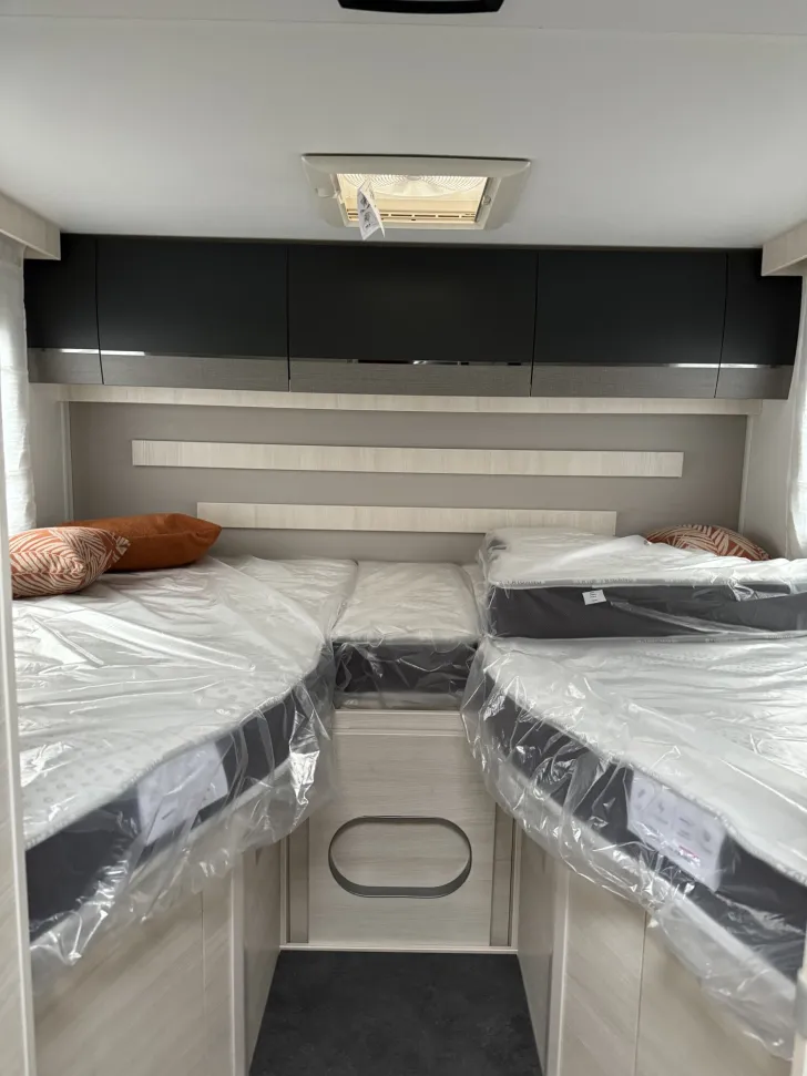 Fahrzeugbild Chausson Titanium Ultimate 777 alle Pakete,Hubbett #5