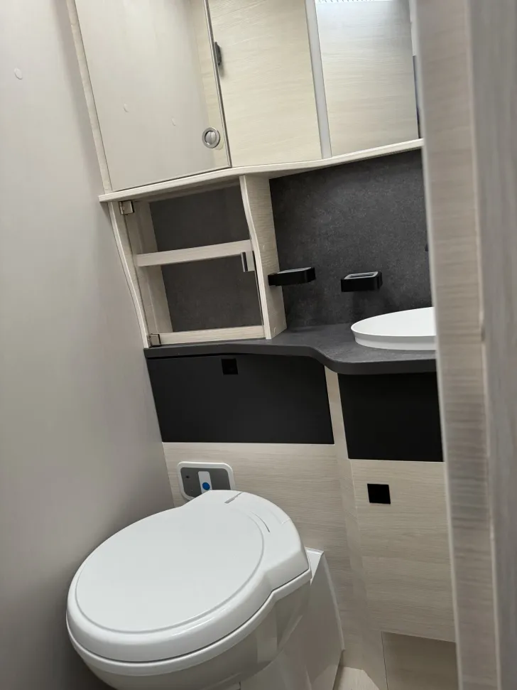 Fahrzeugbild Chausson Titanium Ultimate 777 alle Pakete,Hubbett #18