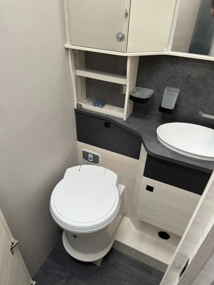 Fahrzeugbild Chausson Titanium Ultimate 777 alle Pakete,Hubbett #19