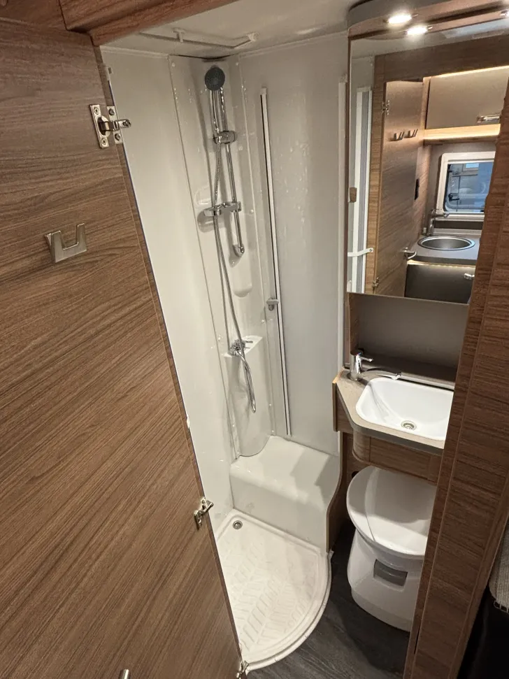 Fahrzeugbild Weinsberg CaraCompact 640 MEG EDITION [PEPPER] Voll-LED, DISTRONIC, HotPaket #11