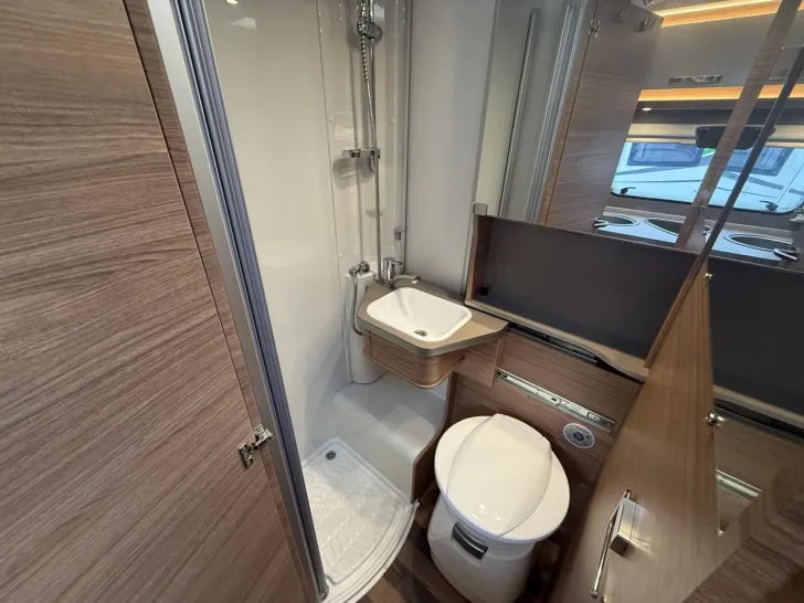 Fahrzeugbild Weinsberg CaraCompact EDITION PEPPER 600 MEG TV KLIMA NAVI #12