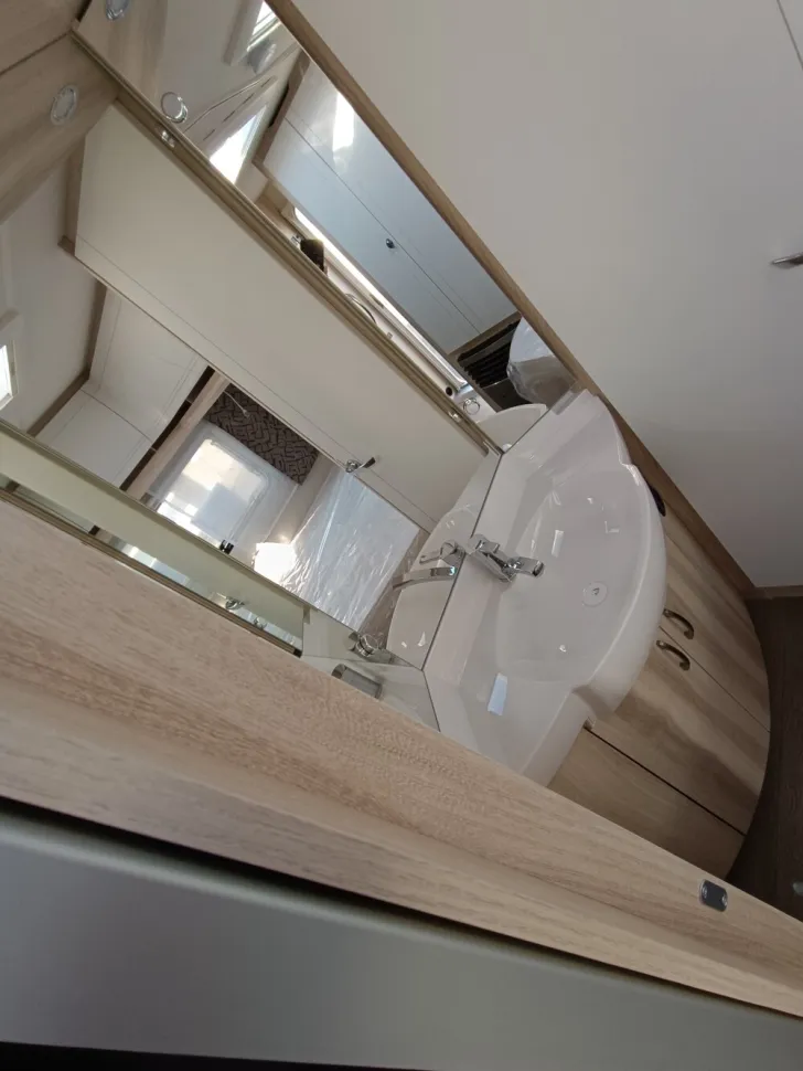 Fahrzeugbild Hobby De Luxe 460 UFe #8