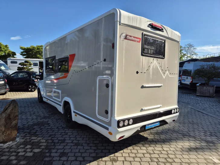 Fahrzeugbild Challenger GRAPHITE ULTIMATE 380 #4