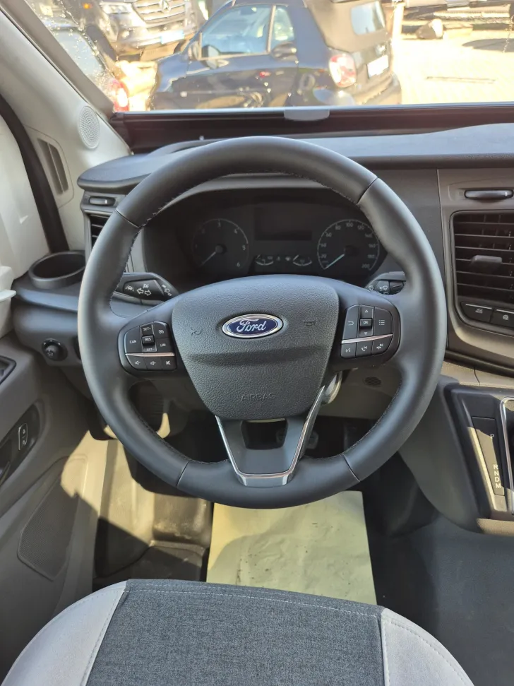 Fahrzeugbild Challenger GRAPHITE ULTIMATE 380 #8