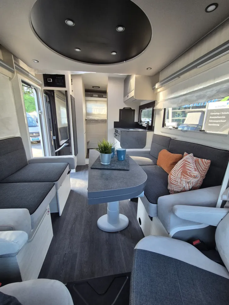 Fahrzeugbild Challenger GRAPHITE ULTIMATE 380 #12