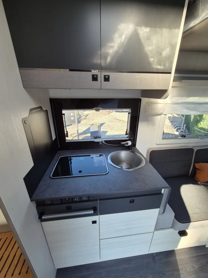 Fahrzeugbild Challenger GRAPHITE ULTIMATE 380 #15