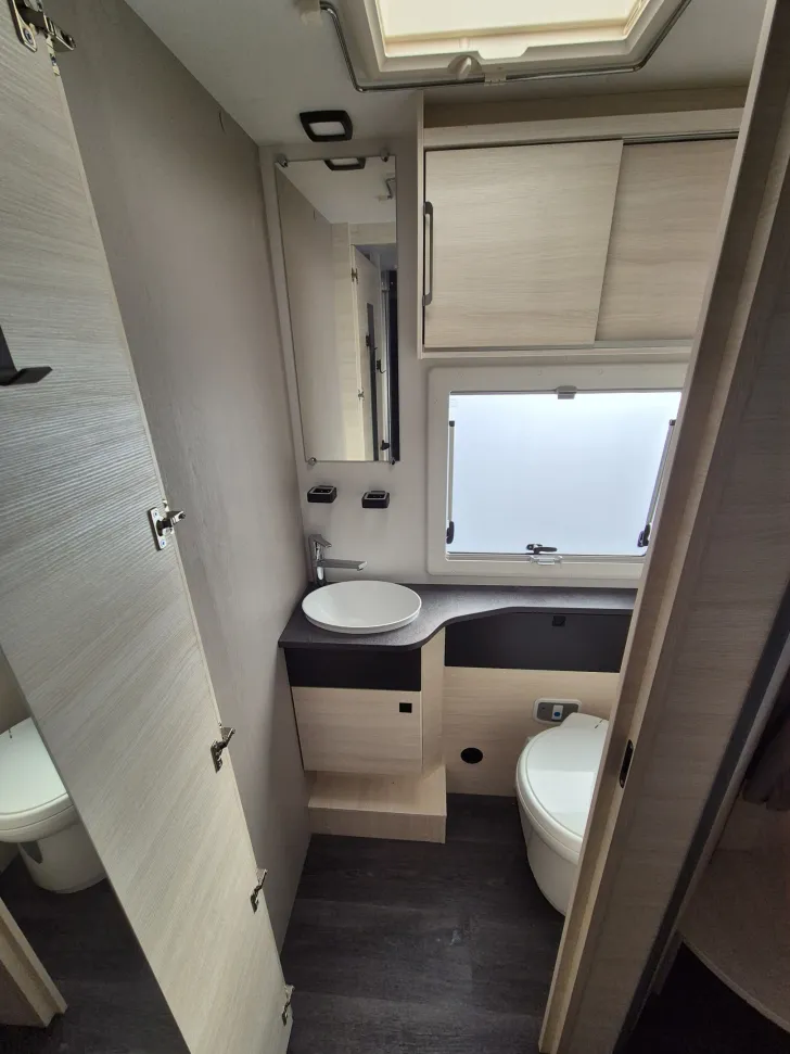 Fahrzeugbild Challenger GRAPHITE ULTIMATE 380 #20