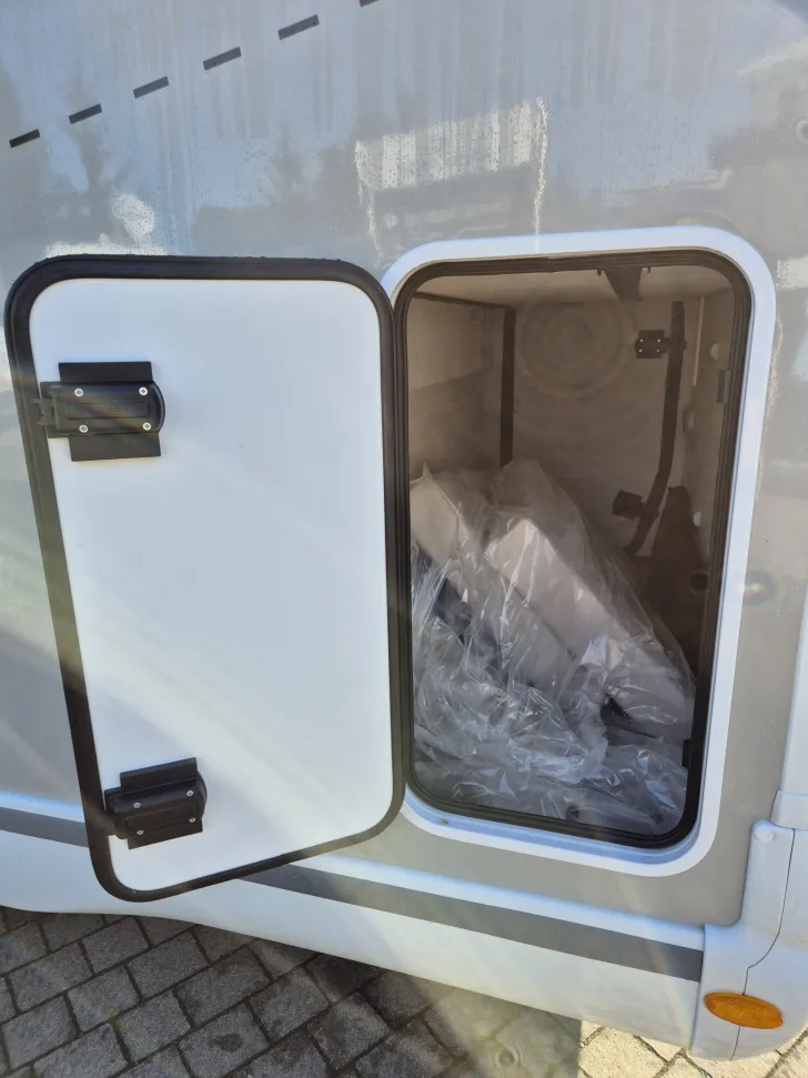 Fahrzeugbild Challenger GRAPHITE ULTIMATE 380 #29