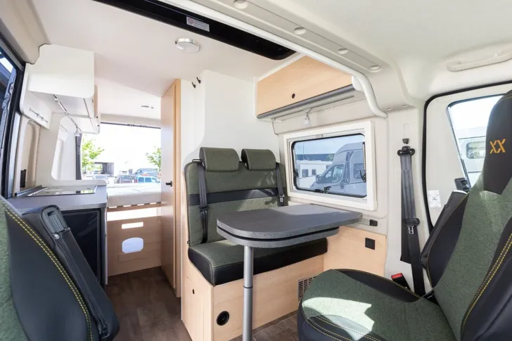 Fahrzeugbild Sunlight Cliff XX 600 RT ** UVP: 77.728  #11