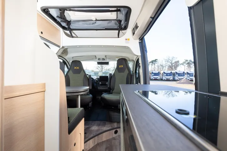 Fahrzeugbild Sunlight Cliff XX 600 RT ** UVP: 77.728  #17