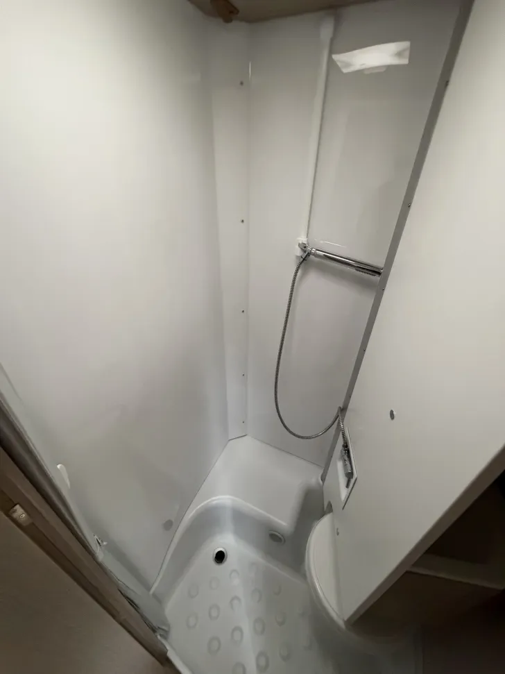 Fahrzeugbild Bürstner Lineo T 620 G RFK, FH 2er, Markise #9