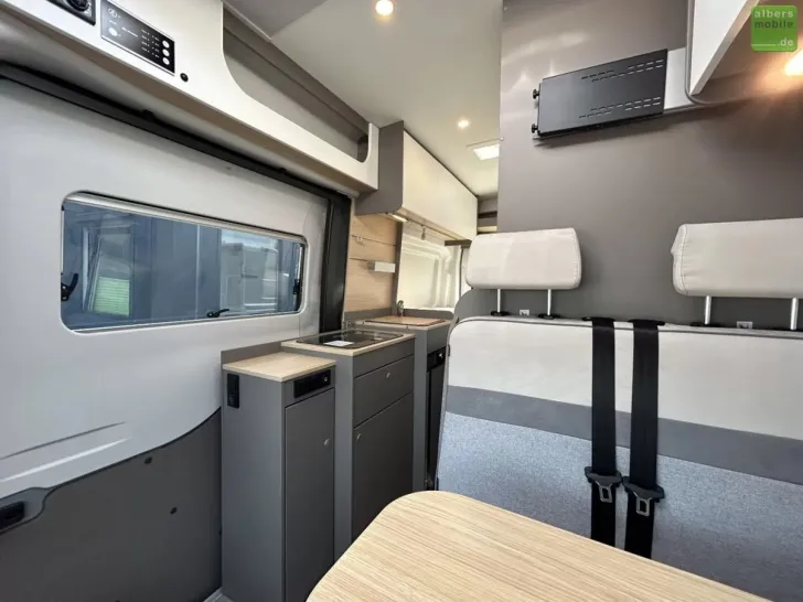 Fahrzeugbild LMC Innovan 590 2-Meter-Bett Markise AHK #12