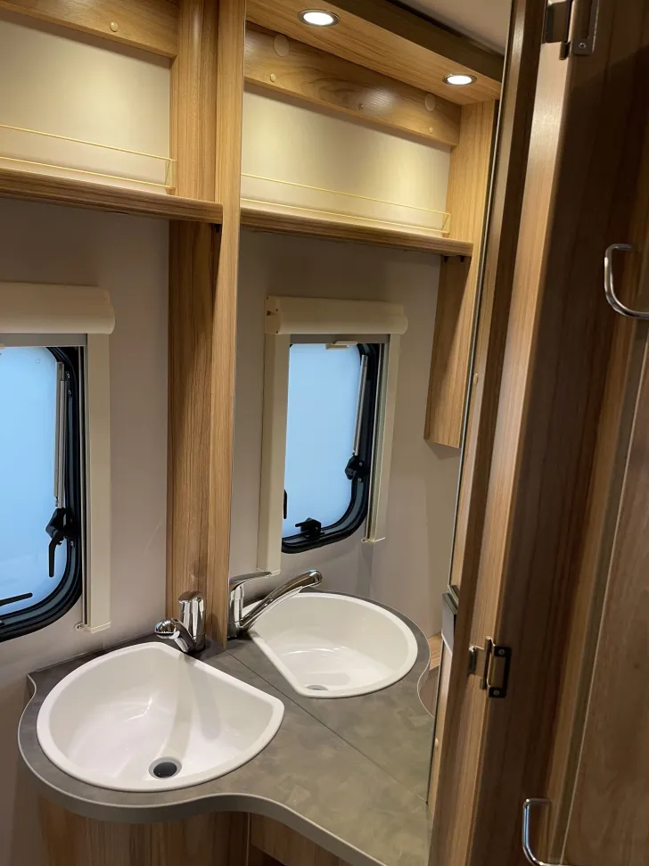 Fahrzeugbild Hymer Eriba Nova Light 425 #15