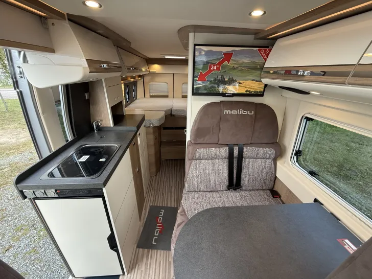 Fahrzeugbild Malibu Van First Class - Two Rooms 640 LE RB charming GT skyview #9