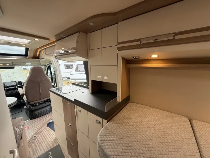 Fahrzeugbild Malibu Van First Class - Two Rooms 640 LE RB charming GT skyview #11