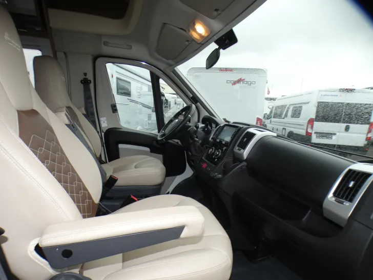 Fahrzeugbild Bürstner Lyseo 590 Stützenanlage #16