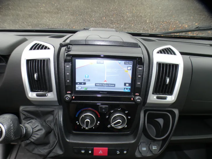 Fahrzeugbild Bürstner Lyseo 590 Stützenanlage #6