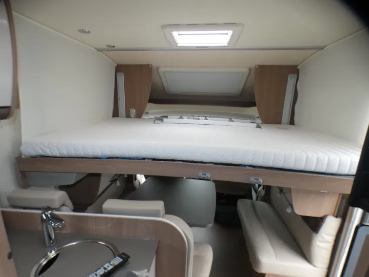 Fahrzeugbild Bürstner Lyseo 590 Stützenanlage #9