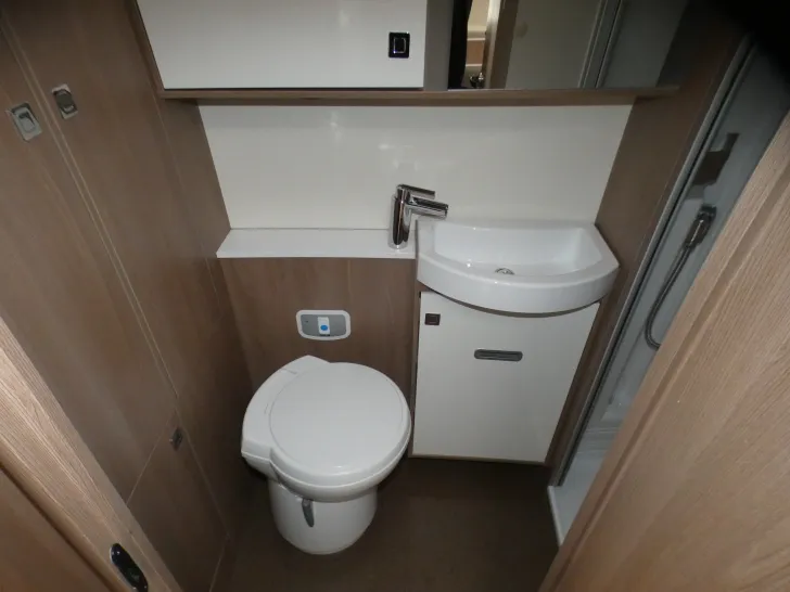 Fahrzeugbild Bürstner Lyseo 590 Stützenanlage #14