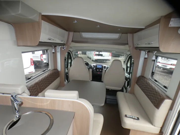 Fahrzeugbild Bürstner Lyseo 590 Stützenanlage #10