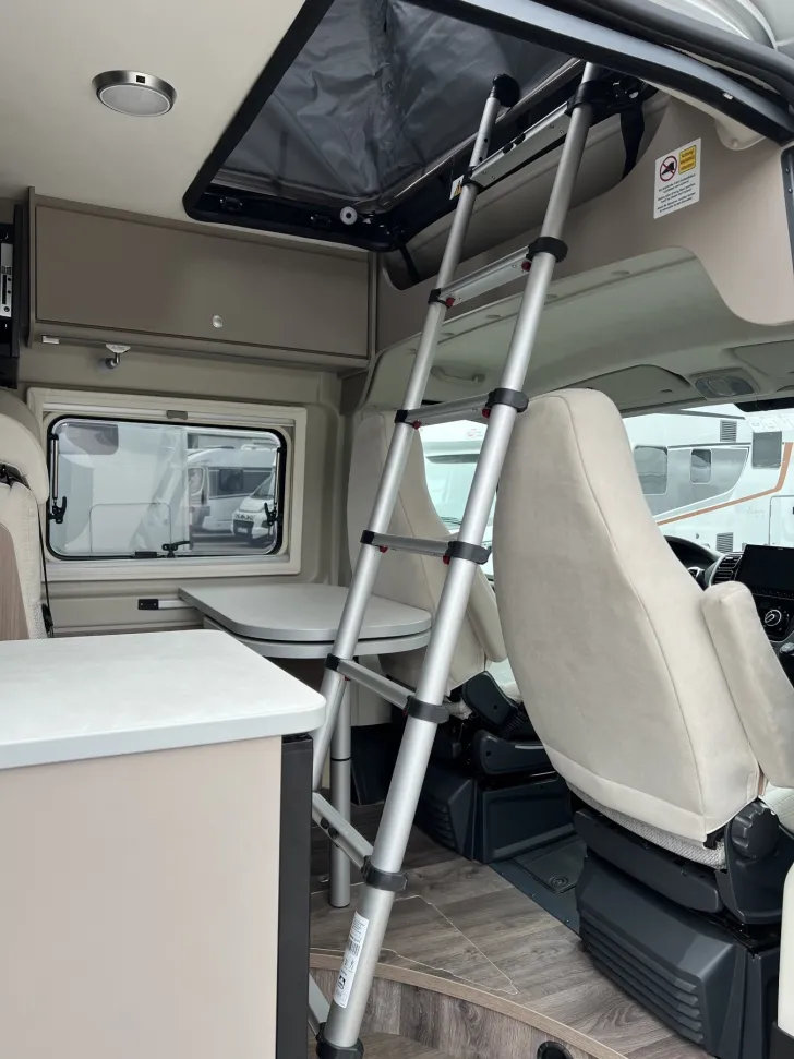 Fahrzeugbild Carado Camper Van CVE 600 Ex Mietfahrzeug #11