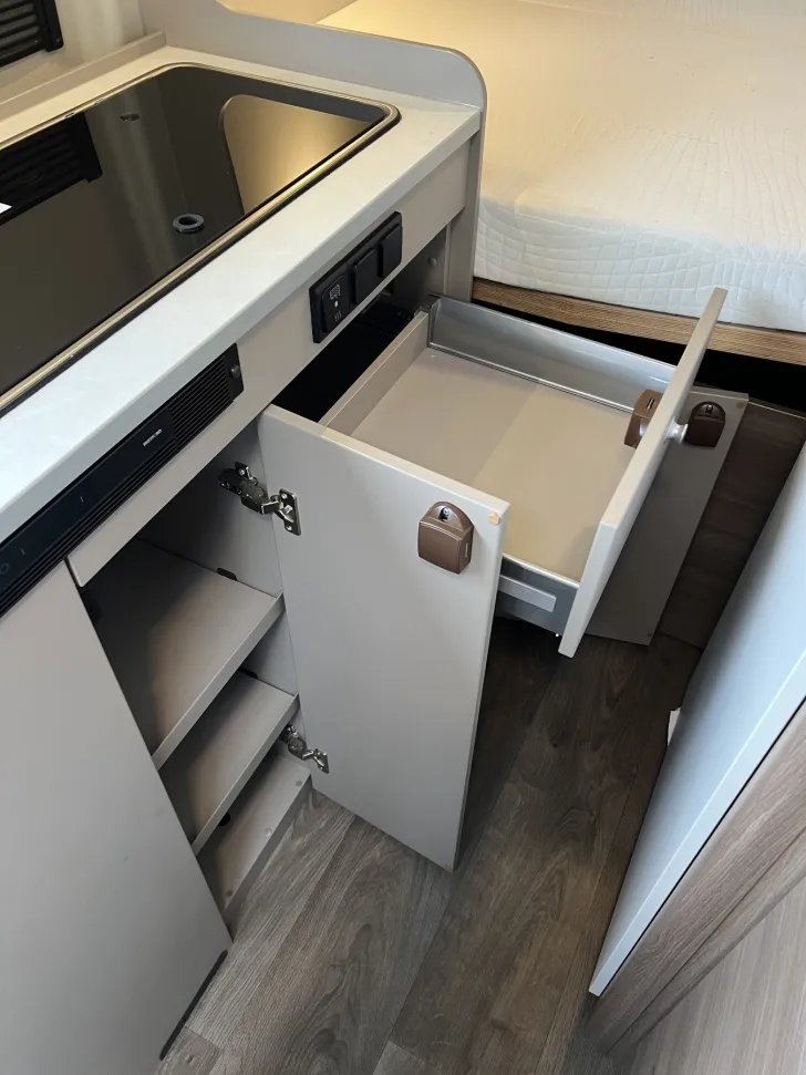 Fahrzeugbild Carado Camper Van CVE 600 Ex Mietfahrzeug #19