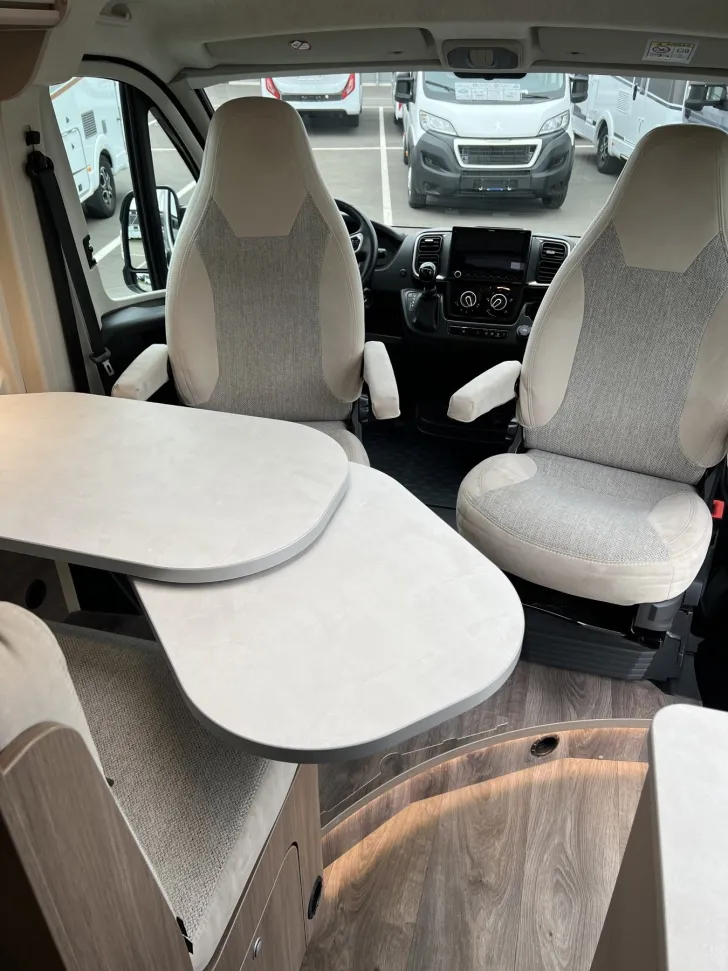 Fahrzeugbild Carado Camper Van CVE 600 Ex Mietfahrzeug #25