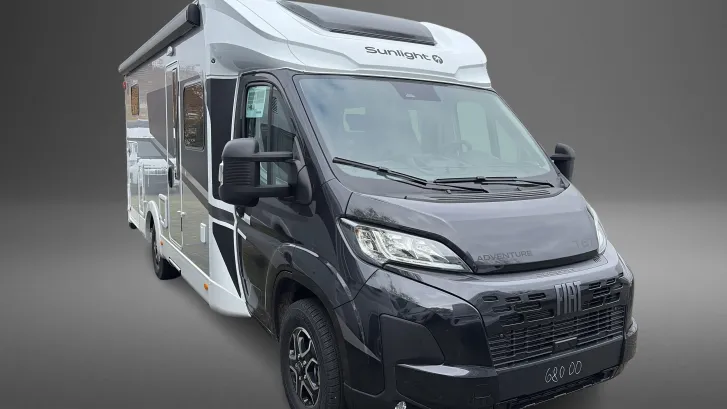 Schräg Vorne Sunlight T 67 Adventure Edition Sofort verfügbar/ Automatik