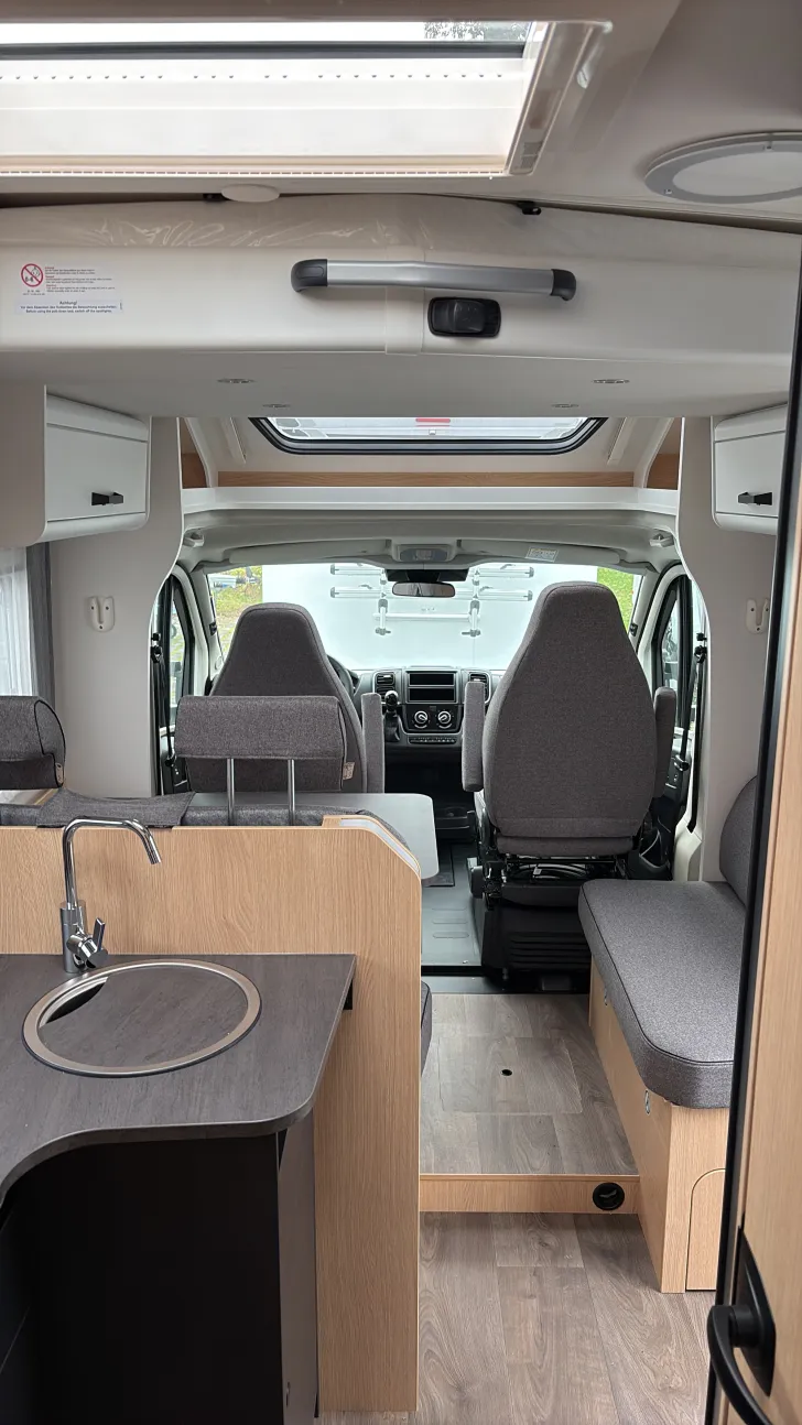 Sicht vorne-hinten Sunlight T 67 Adventure Edition Sofort verfügbar/ Automatik