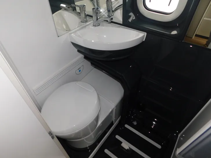 Fahrzeugbild Hobby PRESTIGE Van 640 ET First Edition #24