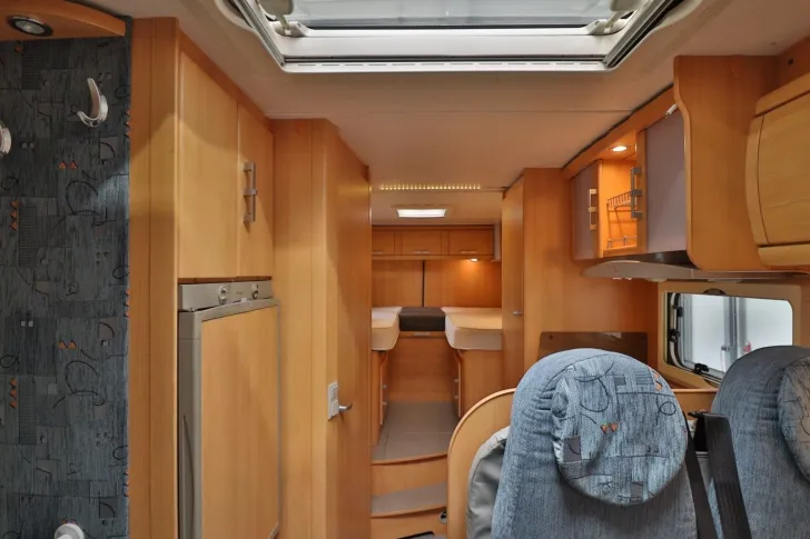 Fahrzeugbild Freetec 708 TI / Einzelbetten / Klima / Garage #11