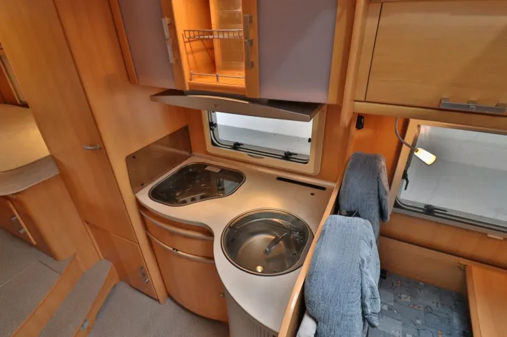 Fahrzeugbild Freetec 708 TI / Einzelbetten / Klima / Garage #13