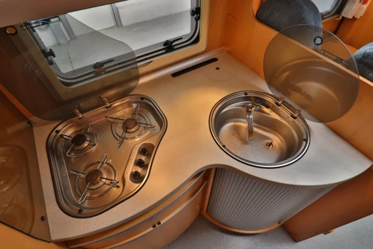 Fahrzeugbild Freetec 708 TI / Einzelbetten / Klima / Garage #14