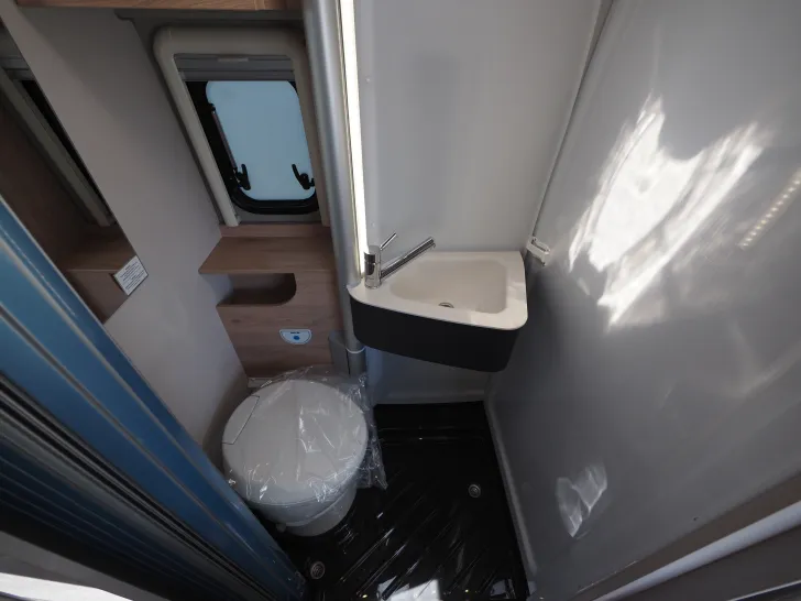 Fahrzeugbild Dethleffs Globetrail 640 ES, Chassis/El./Komf., Autom. #16