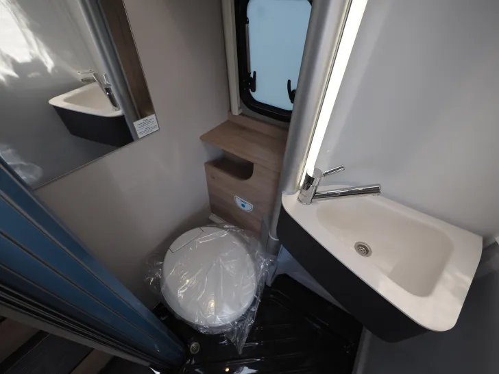 Fahrzeugbild Dethleffs Globetrail 640 ES, Chassis/El./Komf., Autom. #17