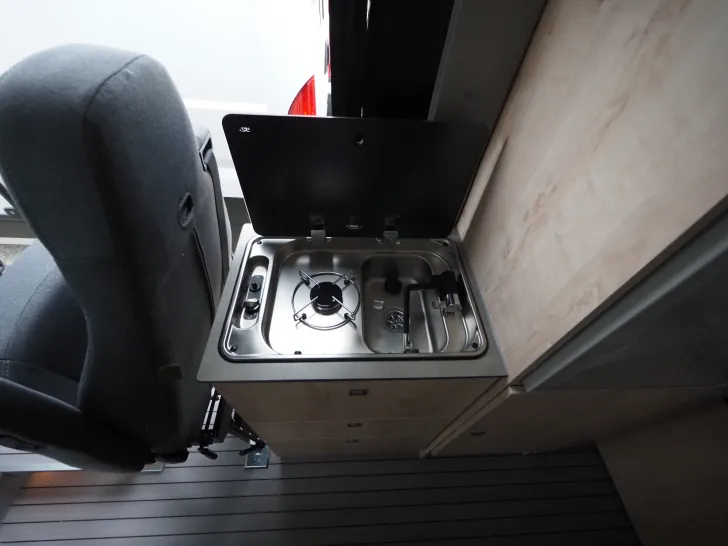 Fahrzeugbild Clever Celebration, 5. Platz, Aufstelldach, Truma D6 #11