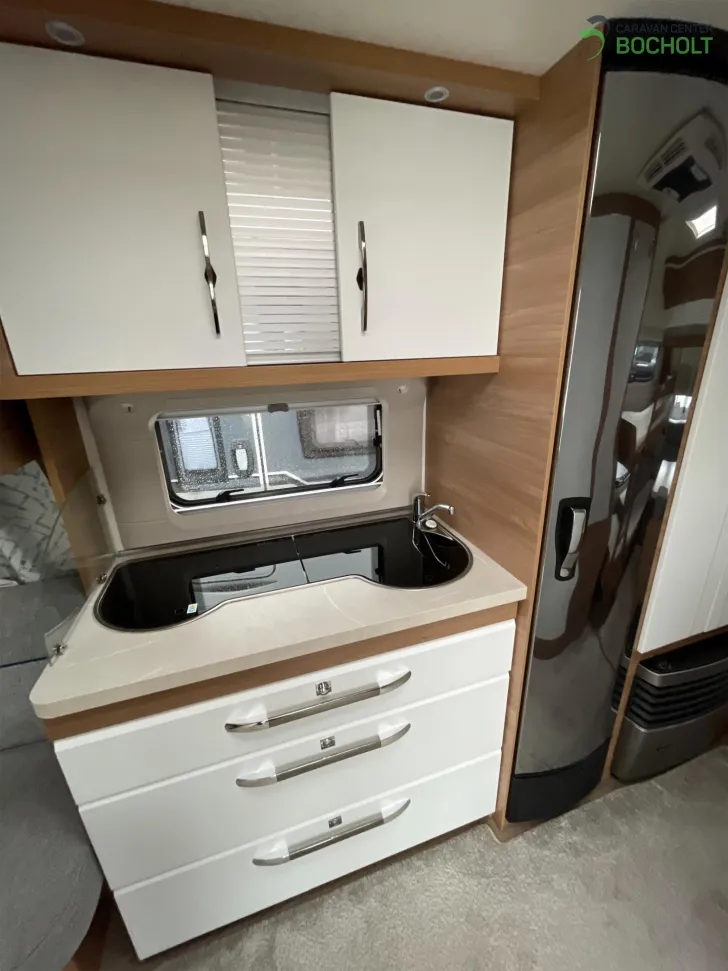 Fahrzeugbild Hobby De Luxe 515 UHK mit Hubbett 2000 kg / Mover / Dachklimaanlage / SAT #10