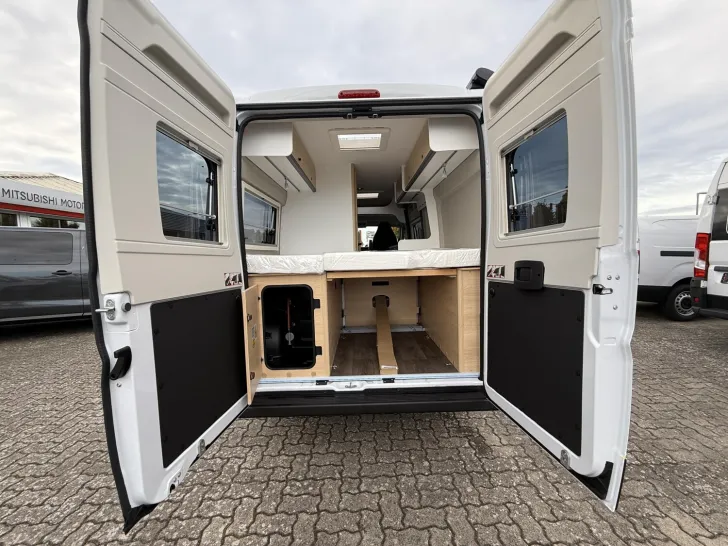 Fahrzeugbild Sunlight Cliff 600 Peugeot #6