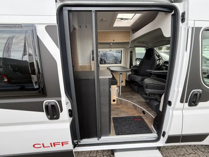 Fahrzeugbild Sunlight Cliff 600 Peugeot #15