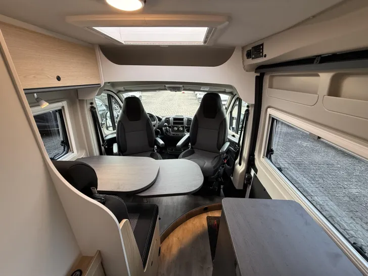 Fahrzeugbild Sunlight Cliff 600 Peugeot #19