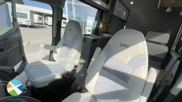 Fahrzeugbild LMC Innovan 590 #4