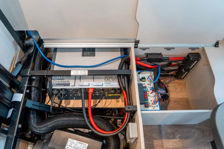 Fahrzeugbild Hymer Exsis-i 580 *Wechselr.*Lithium*Luftfed.*SAT*TV* #24