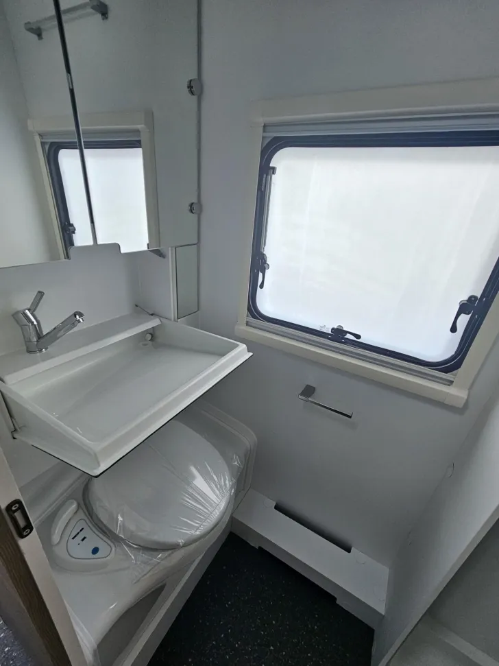 Fahrzeugbild Adria Altea 552 PK 60 Y JahreSondermodell|3Stockbetten #8