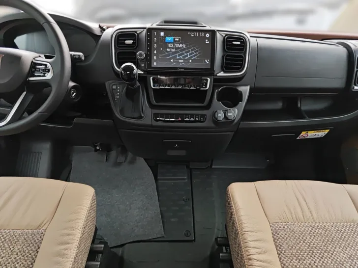 Fahrzeugbild Carthago chic c-line I 5.0 QB L ! Sie sparen 26.240,- ! #9