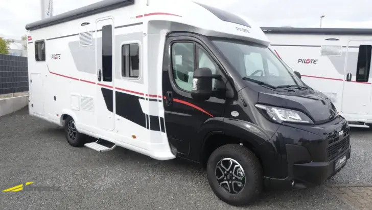 Fahrzeugbild Pilote Pacific P740FGJ Evidence 1500W-Wechselrichter #1